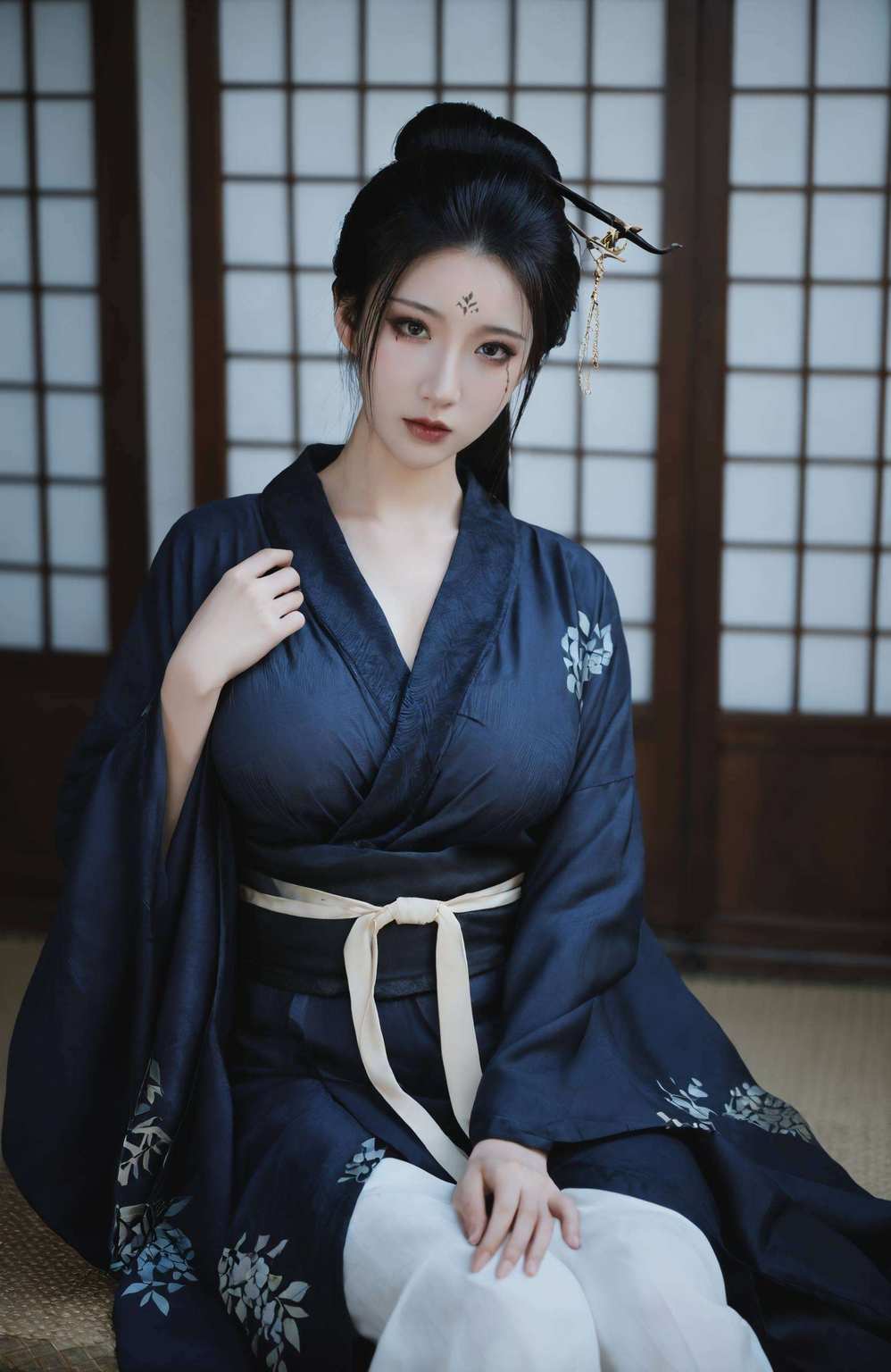 动漫迷们也别错过！这里还有各种动漫女神、美女壁纸各位小伙伴们！今天给大家带来一组超还原免费壁纸合集